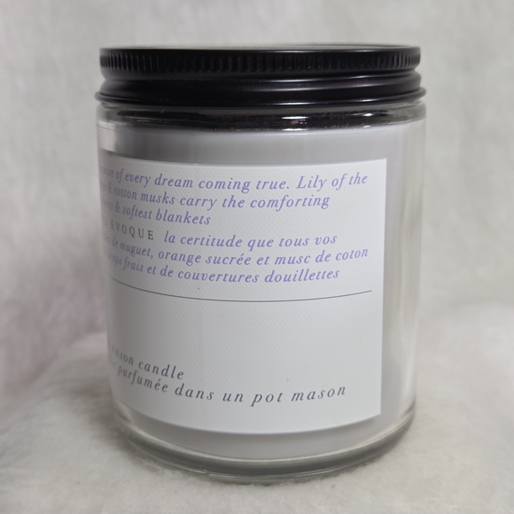 White Barn Cozy Linen Single Wick 7oz Candle - Picture 2 of 3
